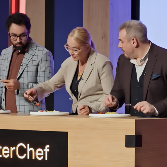 UZDASI, PA MUK! Ljubica POSKOČILA UNAZAD - zbog jela joj je UPROPAŠĆEN BLEJZER?