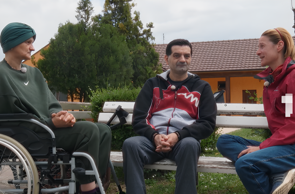 Radna akcija sa Tamarom - Sreda, 29. oktobar - Tamarini majstori u teškim okolnostima unose radost u život Todorovića