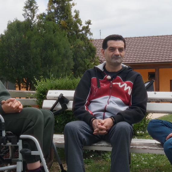 Radna akcija sa Tamarom - Sreda, 29. oktobar - Tamarini majstori u teškim okolnostima unose radost u život Todorovića