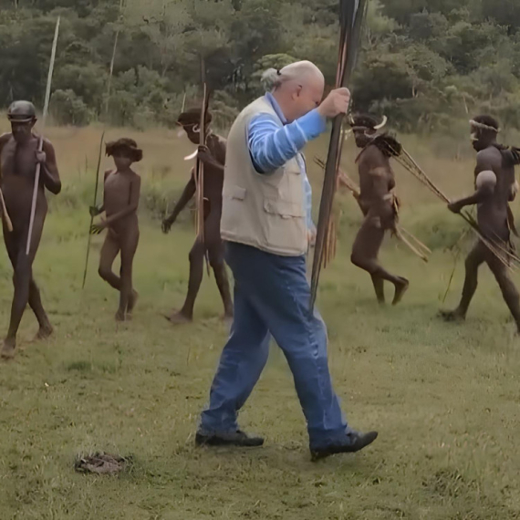 Exploziv - Nedelja, 2. novembar - Obišao je više od sto država, a družio se i sa afričkim plemenima