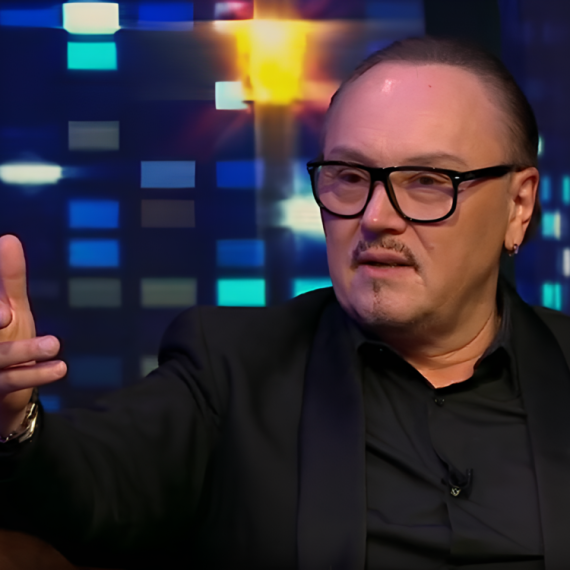 Knez se prisetio TEŠKE SAOBRAĆAJNE NESREĆE koju je doživeo kada je išao na NASTUP: "Auto je izgledao kao da ga je nešto samlelo"