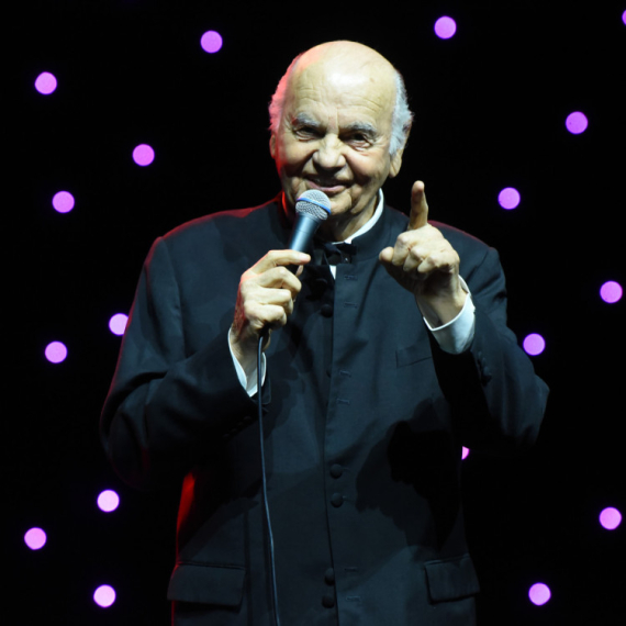 Najveći hit Zvonka Bogdana napisao je OVAJ MUZIČAR: Publika je čak 11 puta zaredom tražila da peva istu pesmu!