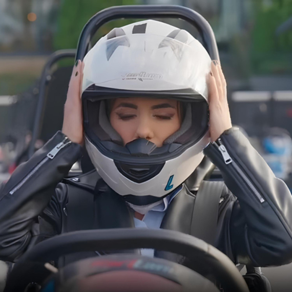 Voditeljka na KARTING STAZI otkrila šta radi nekoliko minuta PRE ULASKA U STUDIO?