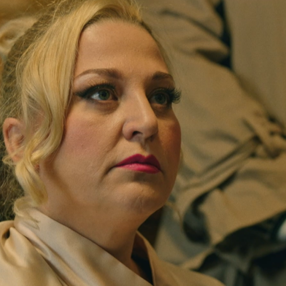 Hotel *** - Utorak, 4. novembar -  Angela najavljuje vanrednu kontrolu poslovnih knjiga