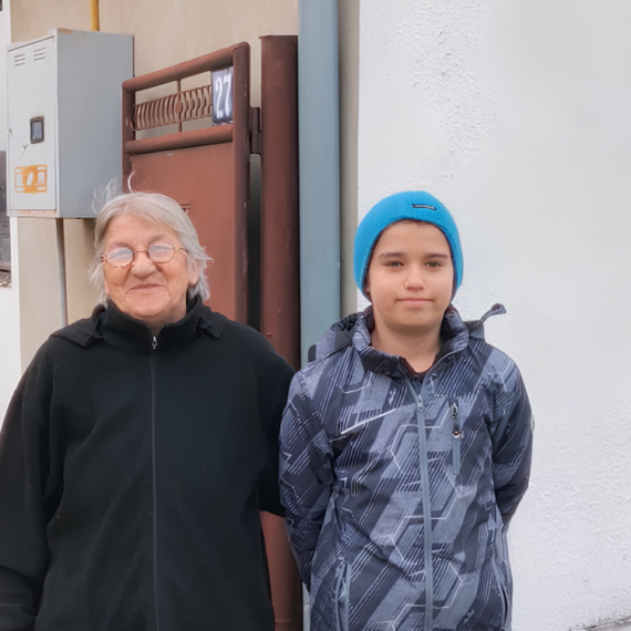 Radna akcija sa Tamarom - Sreda, 5. novembar - Baka Zorka i njen unuk dobili su dom iz snova