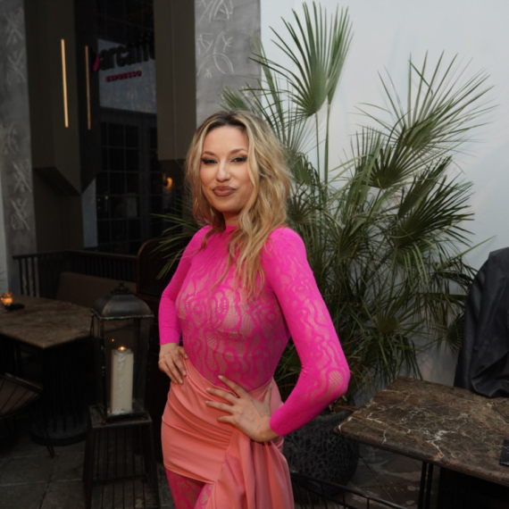 Rada Manojlović ima NOVOG DEČKA: Najviše me voli BEZ ŠMINKE, govori mi da sam LUTKA!