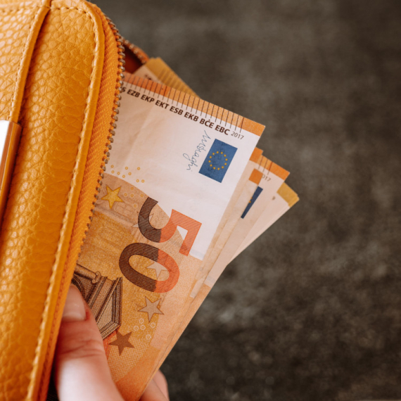 Zaboravite na besparicu: Stavite OVO u novčanik i novac će se slivati sa svih strana