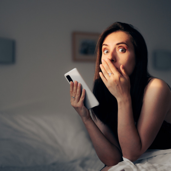 Vrela akcija počinje mnogo pre samog čina! Pošalji mu OVE PORUKE i zagolicaj mu maštu