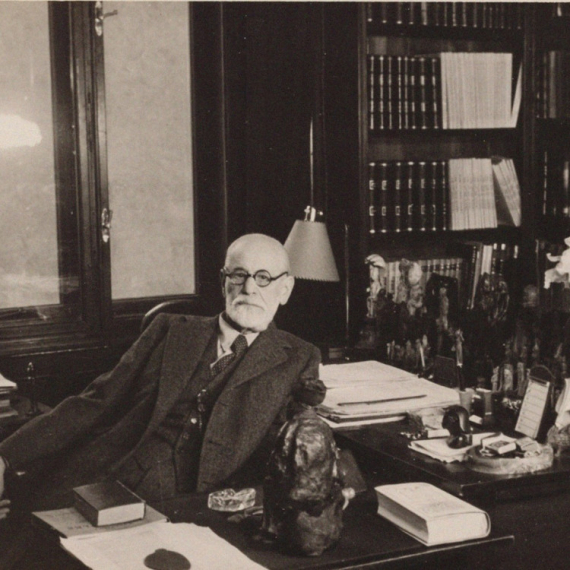 Sa jednom ćerkom je imao POSEBAN ODNOS, glasine kažu da mu je SVASTIKA bila LJUBAVNICA, a sa ženom je prestao da ima INTIMNE ODNOSE