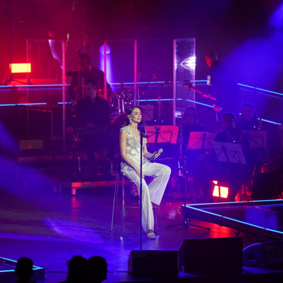 Zašto su se Eminini sinovi posvađali na njenom koncertu? (VIDEO)