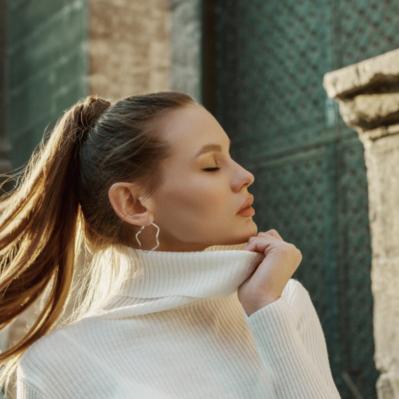 Nepisana PRAVILA, zbog kojih ćete izgledati kao KRALJICE MODE - znate li KOJA FRIZURA ide uz koju bluzu?