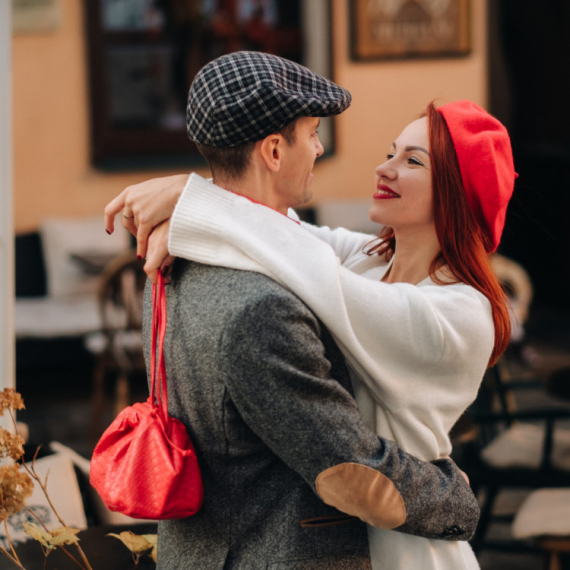 DNEVNI HOROSKOP ZA ČETVRTAK 13. NOVEMBAR: Blizanci se osećaju zapostavljeno, Ovnovi uživaju u FLERTU, Vodolijama sledi NOVO POZNANSTVO