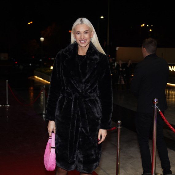 Porodila se Anja Mit: Glumica objavila PRVU FOTOGRAFIJU iz porodilišta (FOTO)