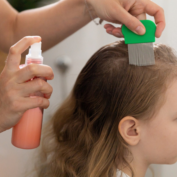 Znate li kako se pravilno trebe vaške? Postoje DVE METODE, a evo na koliko dana je potrebno PONOVITI tretman