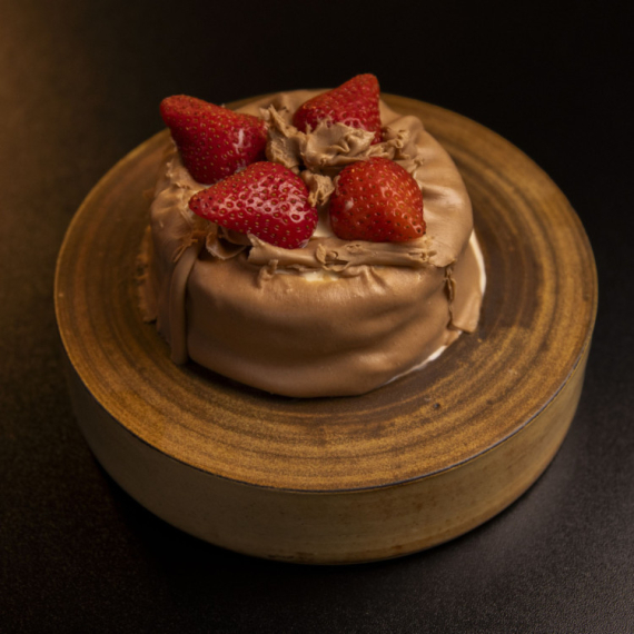 Ukus detinjstva: Patišpanj u beloj čokoladi, obložen nugatom