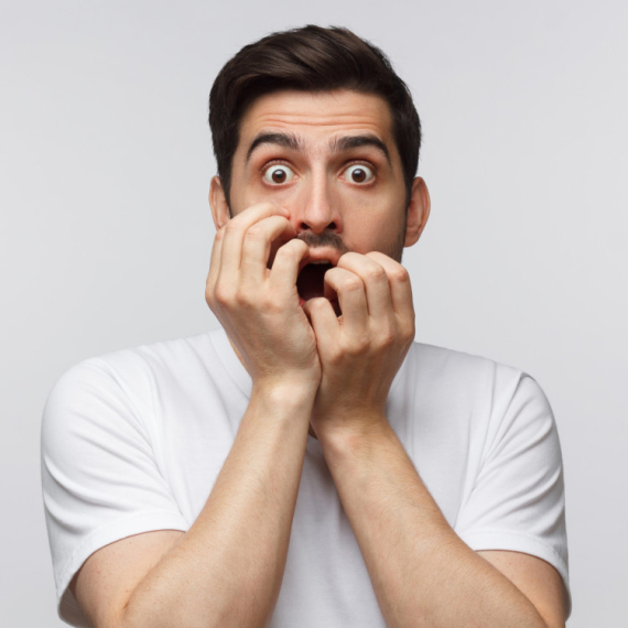 Sanjali ste da padate, letite ili vam ispadaju zubi? Evo zašto ne bi trebalo da ignorišete svoje snove