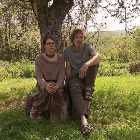 Exploziv - Nedelja, 16. novembar - Zamenili račune za struju za solarne panele, supermarkete za bašte, a stanove za kuće koje sami grade