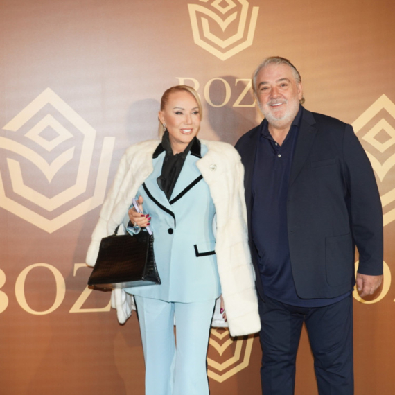 Lepa Brena priznala: "Napokon uživam sa nekim u kog imam zaista puno poverenja..."