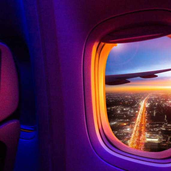 Da li ste se ikad zapitali zašto su prozori na avionu OKRUGLI?