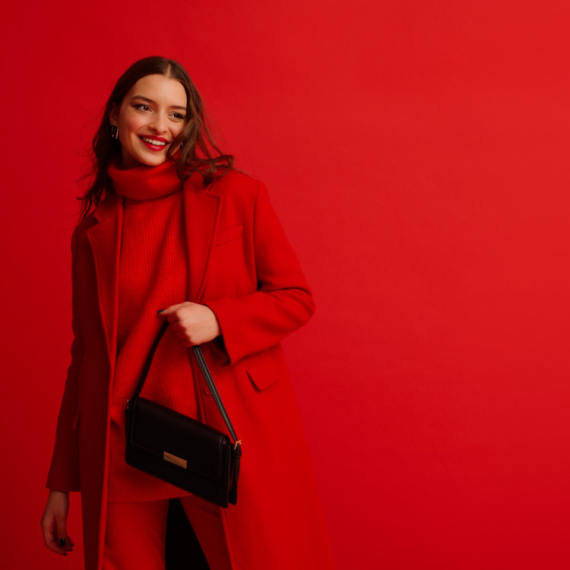 "Lažna" košulja, uvrnuta rolka, skriveni pojas... Otkrijte cake zbog kojih ćete i zimi izgledati kao sa modne piste (VIDEO)