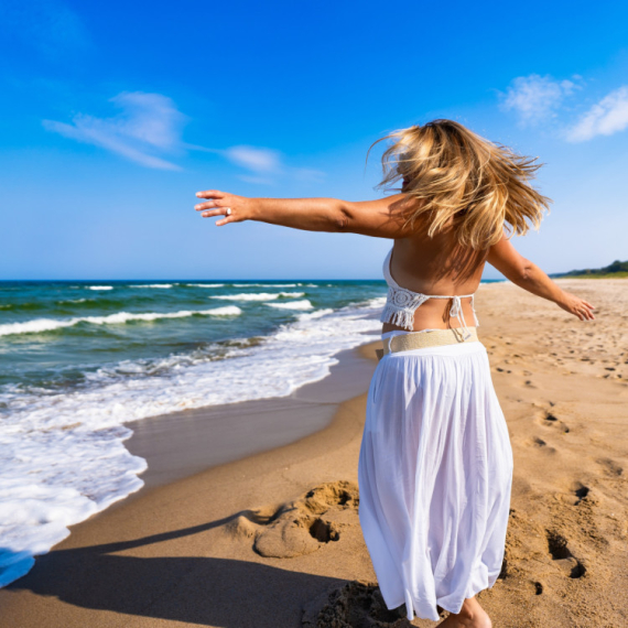 Influenserka RAZBESNELA javnost: Muž joj kupio OSTRVO i to iz bizarnog razloga (VIDEO)