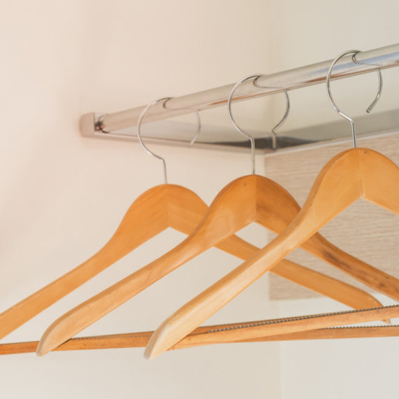 Uzela je četiri OFINGERA i napravila za 0 dinara STOČIĆ ZA KAFU koji izgleda MODERNO I SKUPO: Lepši je od bilo kog iz prodavnice i sada je svi kopiraju