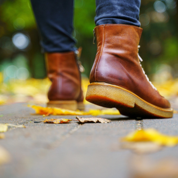 Pripremite cipele ZA ZIMU: Uz pomoć OVOG trika vaša obuća postaće VODOOTPORNA za samo nekoliko sekundi (VIDEO)
