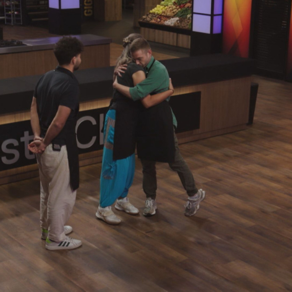 Još dvoje se pridržilo takmičarima na balkonu, a ON ipak NAPUŠTA MasterChef kuhinju