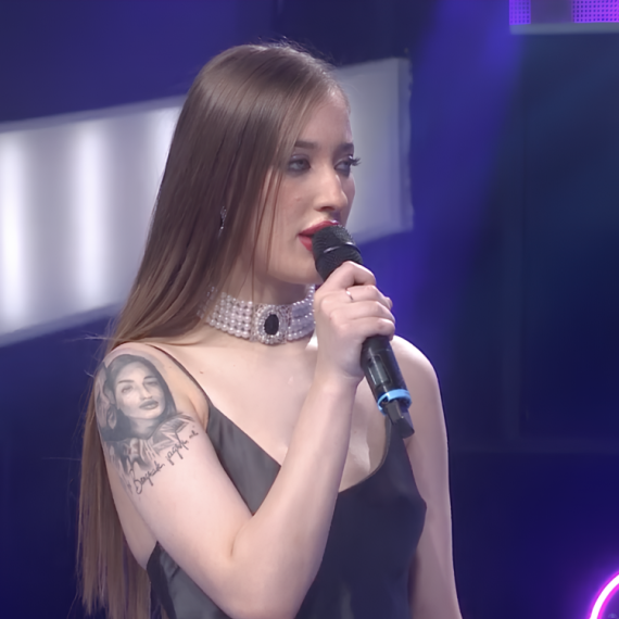 "Je l' imaš vazduha, hoćeš vode malo?" Voja se ZABRINUO za takmičarku kada je video da se LJULJA na sceni