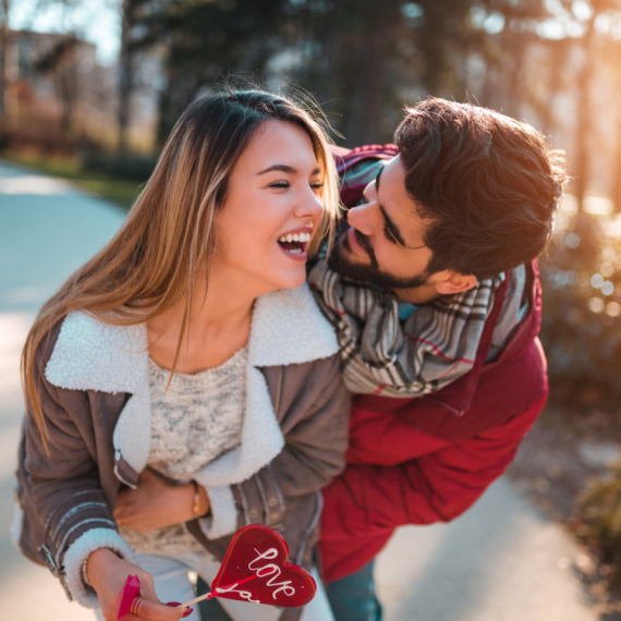 DNEVNI HOROSKOP ZA PETAK, 28. NOVEMBAR: Vage dobijaju POZIV za LJUBAVNI SASTANAK, Blizancima odlične mogućnosti za PRILIV NOVCA, Ribe spremne za IZAZOVE