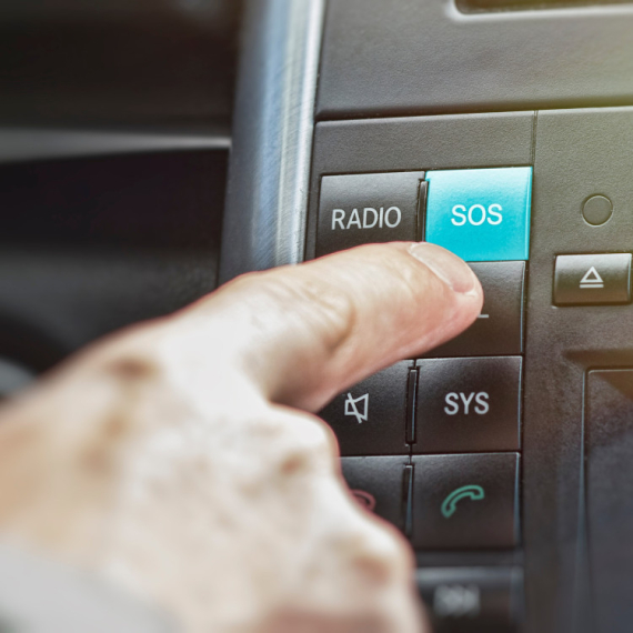 Koja vozila poseduju SOS dugme, gde se ono nalazi i KAKO se tačno AKTIVIRA?! (VIDEO)