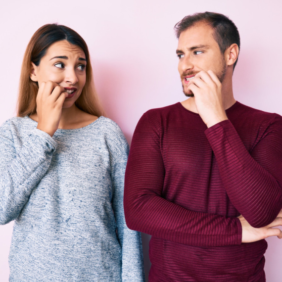 DNEVNI HOROSKOP ZA 1. DECEMBAR: Blizanci su NESIGURNI u ljubav; Vage imaju PROBLEME na poslu, a Jarčevi imaju dobar odnos sa KOLEGAMA!