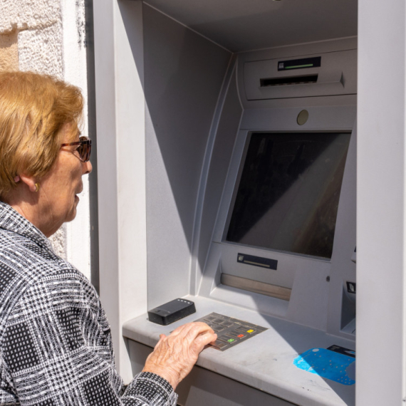 Od danas penzije veće za 12,2 odsto, a evo i KADA se očekuju prve isplate