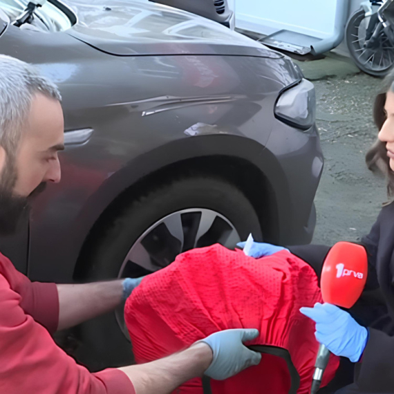 "ČARAPE" ILI LANCI ZA SNEG? Šta je lakše za montažu? Pogledajte kako se pravilno postavljaju i jedni i drugi (VIDEO)