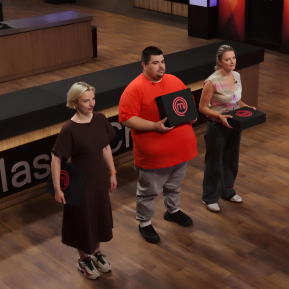 FINALISTI dobili POKLONE od SUDIJA – pogledajte šta je u njima! (VIDEO)