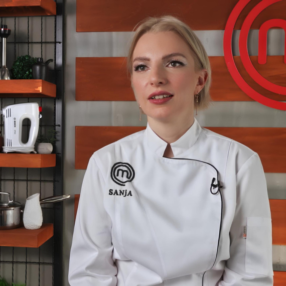 „Ja bih blejala na tom drvetu i pevala Draganu Mirković dok deda okopava luk... Deke nema, nema ni kajsije, osušila se“