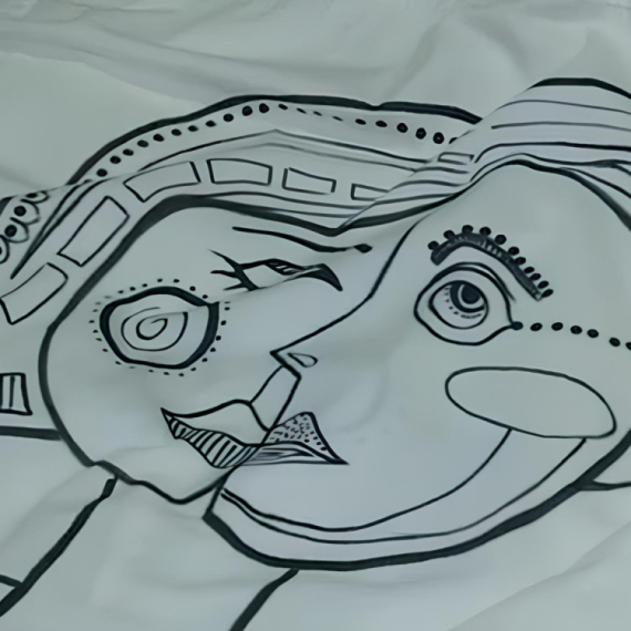 Ona starim košuljama daje NOVI ŽIVOT! Pogledajte prava mala umetnička dela na tkanini (VIDEO)