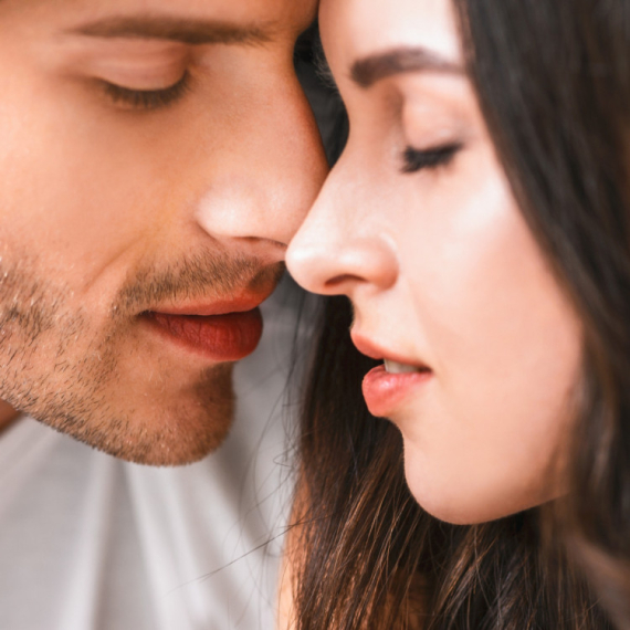 POJAČAVAJU INTIMNE ODNOSE! Znate li šta su NEKING i PETING?