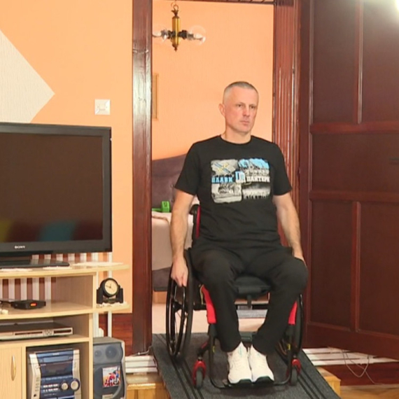 Nakon saobraćajne nesreće je ostao NEPOKRETAN, a kasnije mu je dijagnostikovan i tumor na kičmi! Milanu je sada potrebna POMOĆ!