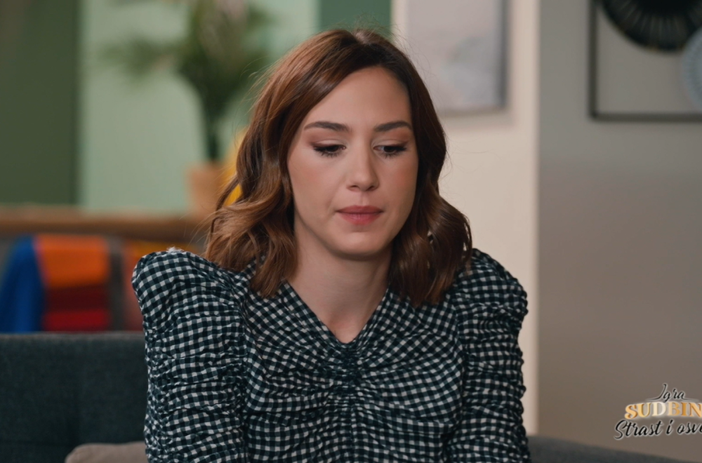 Igra sudbine: Strast i osveta - Ponedeljak, 8. decembar - Lenka ponovo radi test na trudnoću