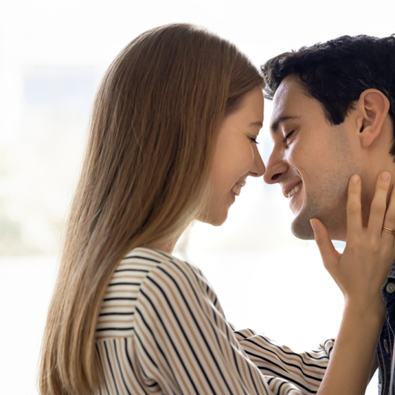 DNEVNI HOROSKOP ZA SUBOTU 13. DECEMBAR: Škorpijama SAVRŠEN dan za ljubav, Lavovi se KONAČNO razumeju sa partnerom, Bikovi nežni i romantični