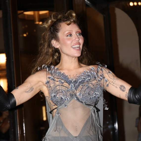 Majli Sajrus otkrila BIZARAN RAZLOG zašto se verila!