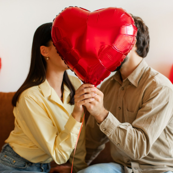 DNEVNI HOROSKOP ZA SREDU 10. DECEMBAR: Vodolije privode obaveze kraju, Strelčevi će imati divan dan sa VOLJENOM osobom, Lavovima je potreban SAN