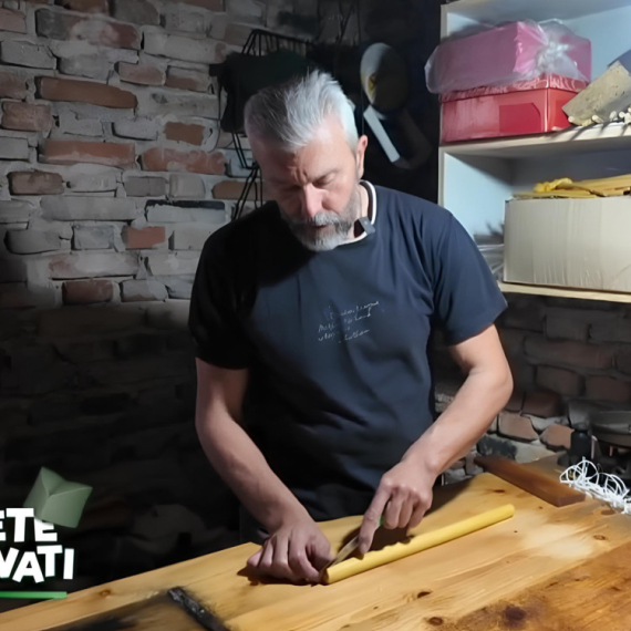 Slobodan skoro 30 godina PRAVI SVEĆE! Kako bi imao od čega da živi naučio je zanat i to u MANASTIRU! (VIDEO)