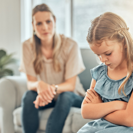 PET stvari koje roditelji nesvesno rade, a zbog kojih se DECA PONAŠAJU LOŠE