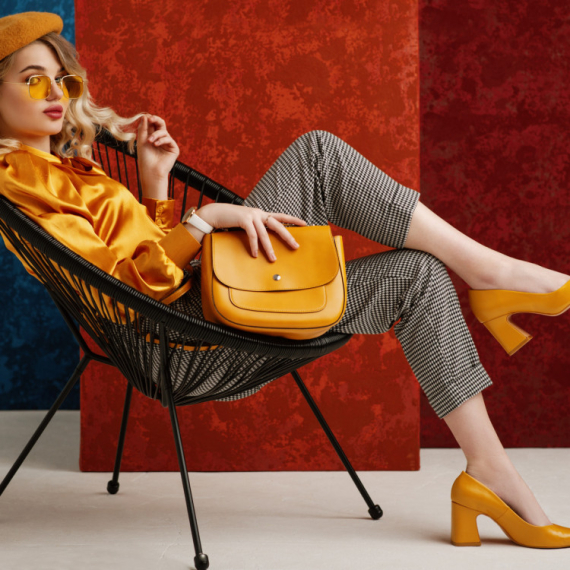 Šta način na koji nosite torbu otkriva o vama?