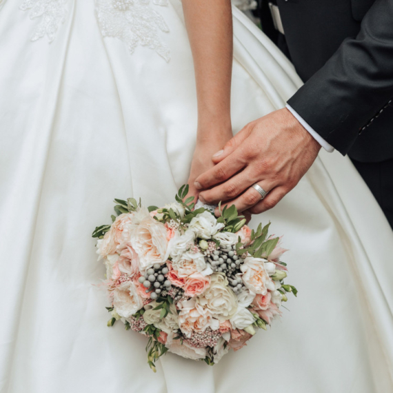 Advokat za razvode otkriva jasne znakove koji otkrivaju da se KRAH može PREDVIDETI i pre nego što izgovorite "da"! (VIDEO)