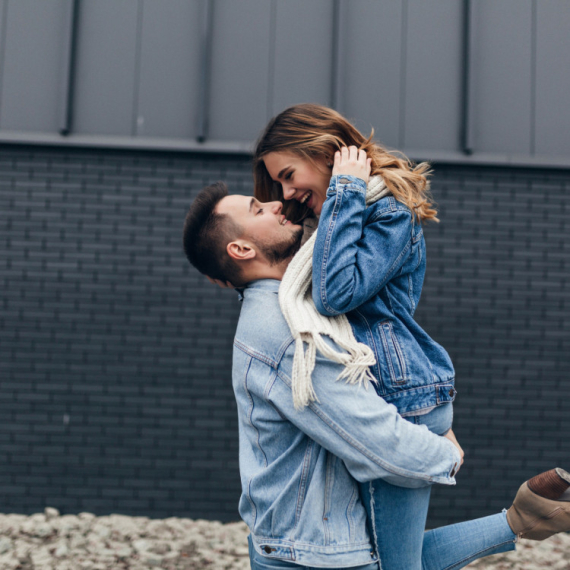 DNEVNI HOROSKOP ZA SREDU 17. DECEMBAR: Vagama odličan dan za komunikaciju i DOGOVORE, Ovnovi preosetljivi, Lavovima potrebno popodne sa voljenom osobom