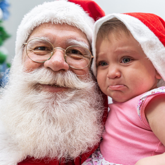 Dete se PLAŠI Deda Mraza? Ovi saveti psihologa će mu pomoći da to PREVAZIĐE