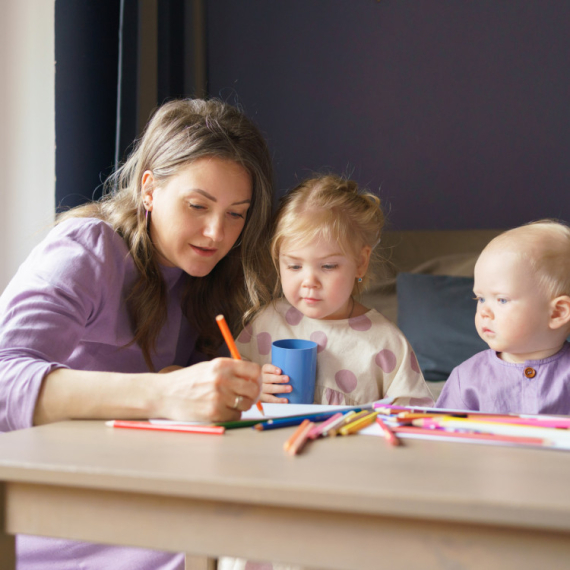 ISTRAŽIVANJA POTVRDILA - Evo koje su prednosti roditeljstva u kasnijim godinama